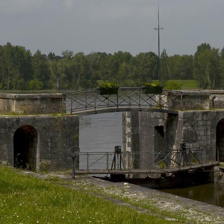 Chambre D'Hotes Face A Briare Kültér fotó