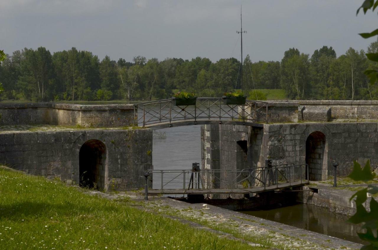 Chambre D'Hotes Face A Briare Kültér fotó
